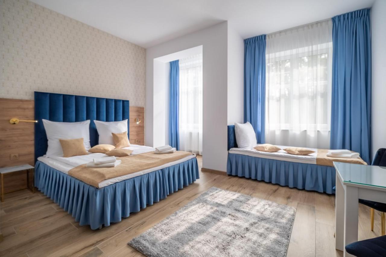 Dreibettzimmer mit Küchenzeile